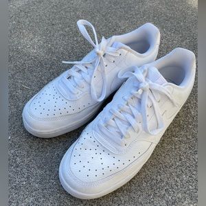 Mens 9.5 all white Nike court visionlow.